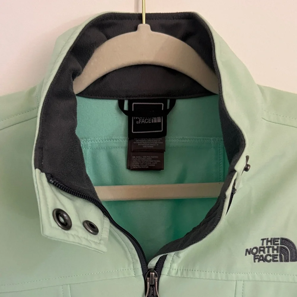 The North Face Women's Softshell Apex Jacket in Mint Green - Picture 2 of 9